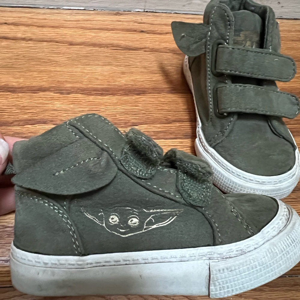 Star Wars Baby Gap Yoda shoes size 5
